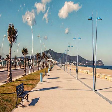 Appartement Martil 3 Chambres Proche De Centre Ville 5Mn A Pied Et La Plage 10Mn A Pied Et 10Mn De Aeroport Tetouan En Voiture Ngoại thất bức ảnh